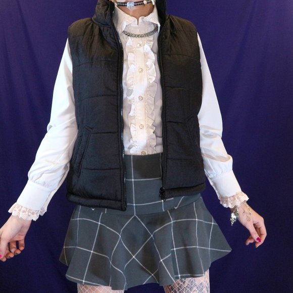 Vintage Puffy Reversible Black Vest Circa 90-00’s - Picture 2 of 4